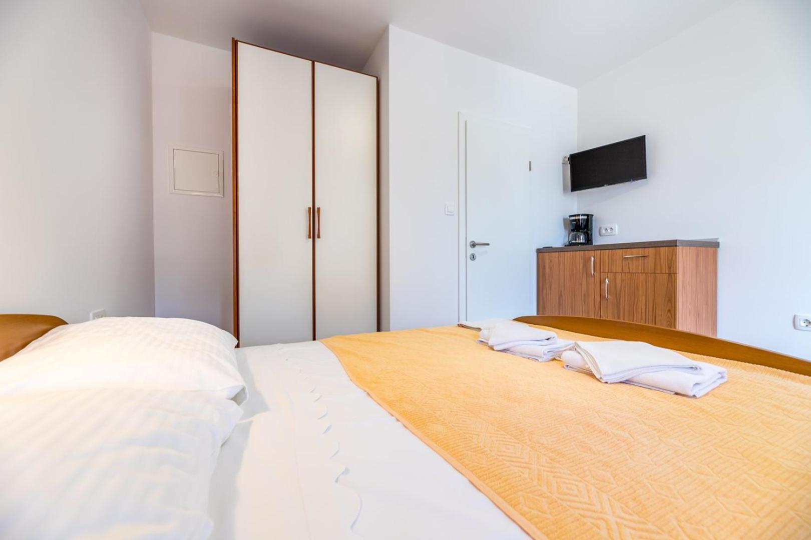 Apartments & Rooms Dekanic บัชกา ภายนอก รูปภาพ